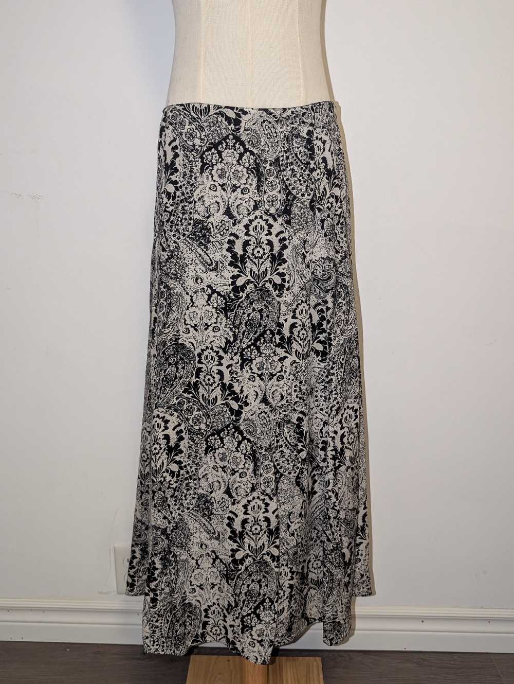 Jones New York Silk Black and White Paisley Midi Skirt